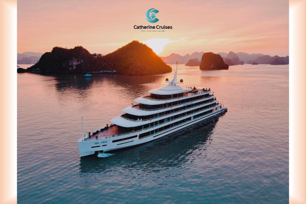 Catherine Cruise – Ha Long Bay – Vietnam City Breaks